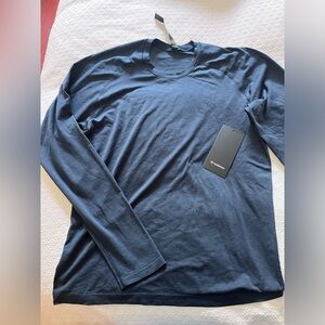 NWT lululemon long sleeve mens top, size large